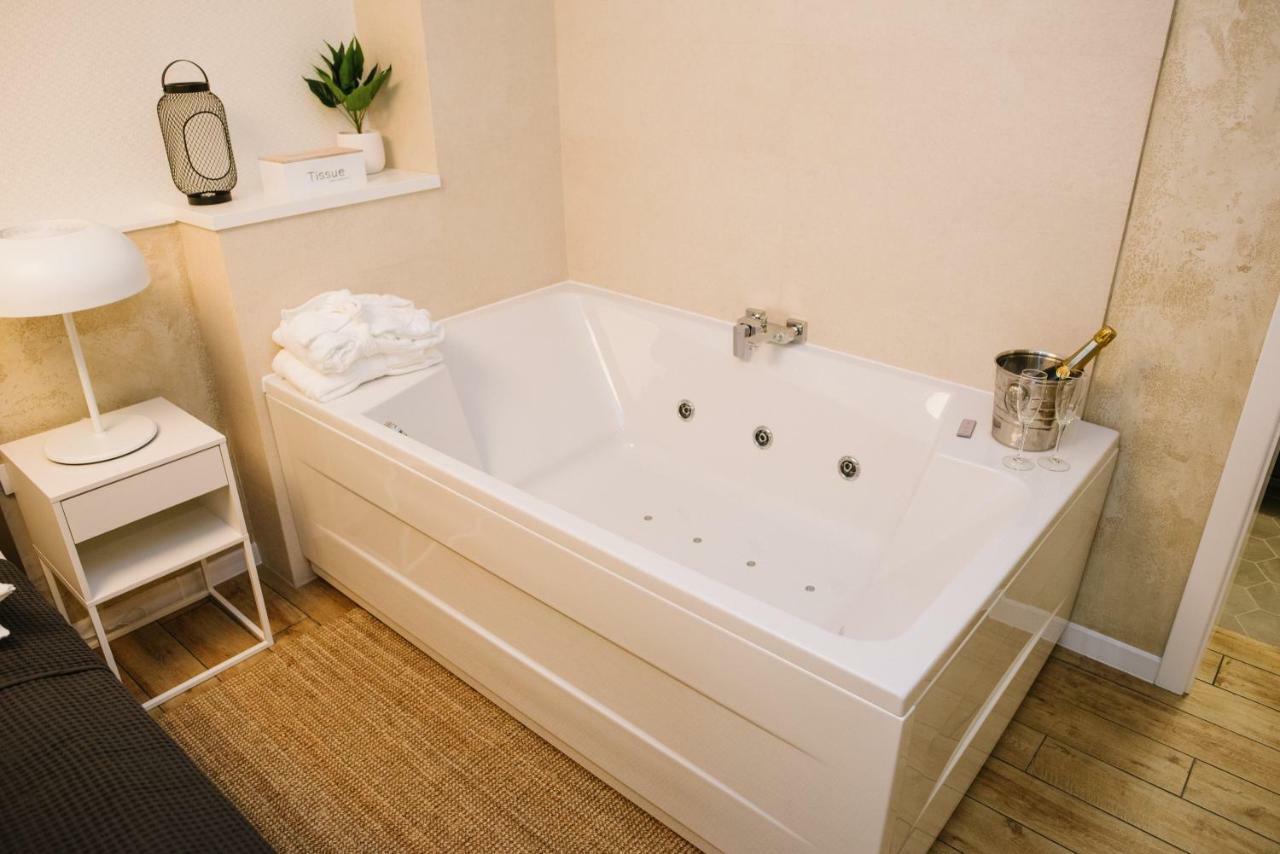 Apartman Donner Centar III ซูโบติกา ภายนอก รูปภาพ